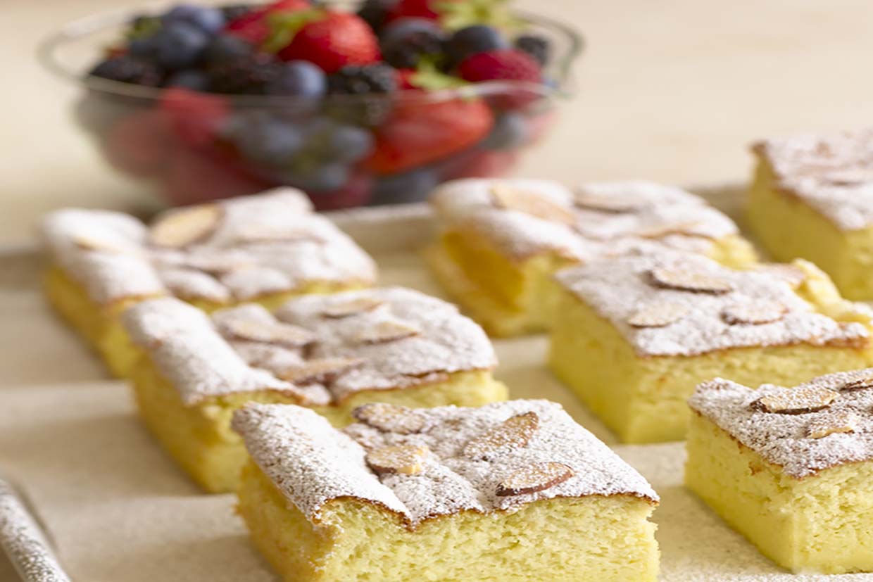 Flourless Almond Cake with Raspberry Sauce (2)2.jpg