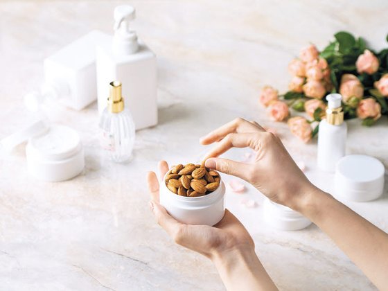 a handful of almonds