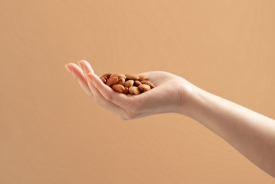 Handful Almonds 400x267